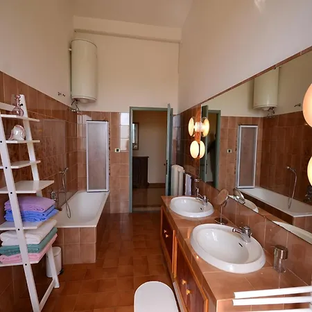 Lovely Holiday Home In Montefiridolfi With Hill View Exterior foto
