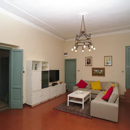 Lovely Holiday Home In Montefiridolfi With Hill View Exterior foto