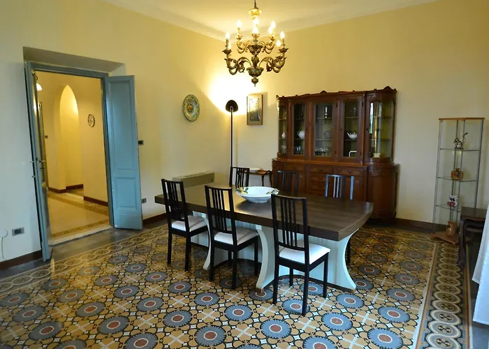 Lovely Holiday Home In Montefiridolfi With Hill View